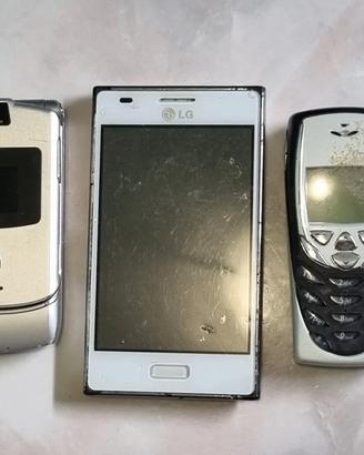 LOTTO CELLULARI VINTAG ROTTI PER RICAMBI COME FOTO