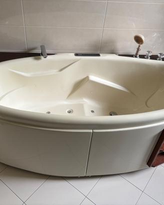 Vasca da bagno idromassaggio