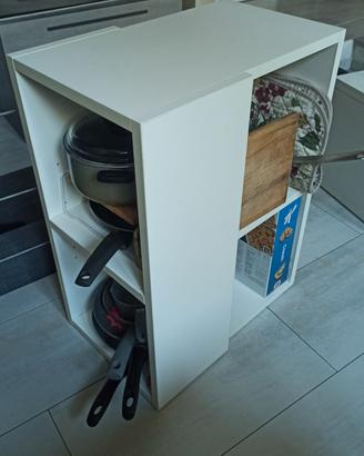 piccolo scaffale bianco