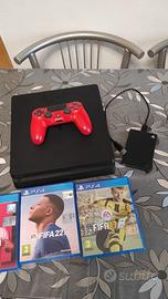 Play Station 4 con memoria di estensione
