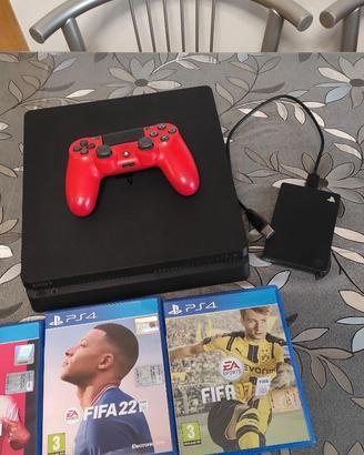 Play Station 4 con memoria di estensione