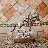 Statuetta metallo Ufficiale Carabiniere a Cavallo