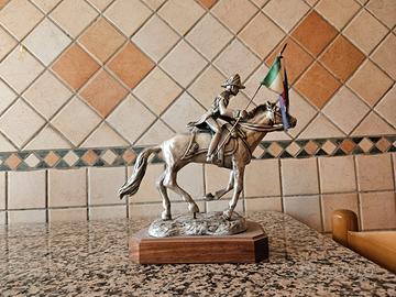 Statuetta metallo Ufficiale Carabiniere a Cavallo