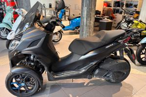 Piaggio MP3 300 hpe Black Edition. Si guida con PA