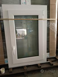 finestre PVC colore bianco triplo vetro satinato 