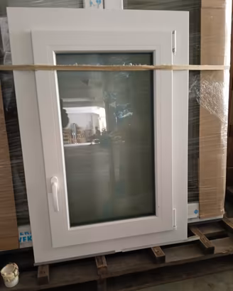 finestre PVC colore bianco triplo vetro satinato 