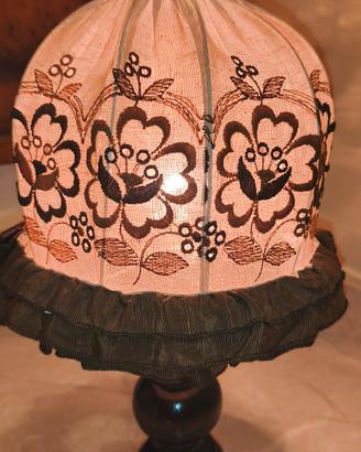 Lampada Vintage Con Paralume Artigianale In Panno 