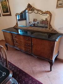 Credenza bombata con specchiera stile barocco vene