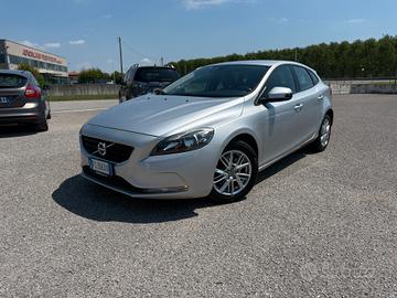 Volvo V40 D2