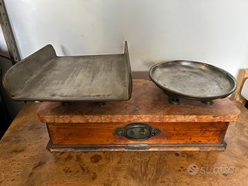 Bilancia a due piatti