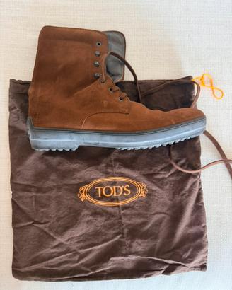 Scarpe modello polacchino della Tod’s. Taglia 42