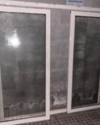 Finestra alluminio vetro retinato 178x174 cm