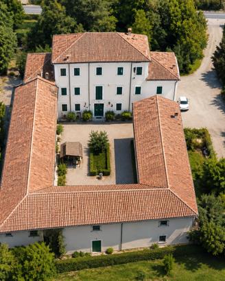 Splendida casa indipendente con parco privato