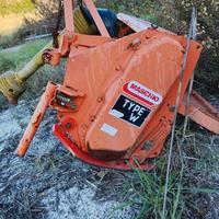 Trattore con attrezzatura