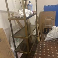 Mobile a ripiani vetro ed ottone
