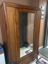 Mobile antico con specchio