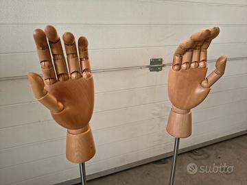 Coppia mani snodate porta gioielli con piedistallo