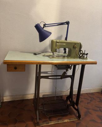 macchina da cucire bernina con tavolo