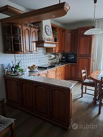 Cucina in legno Acacia, condizioni buone. 