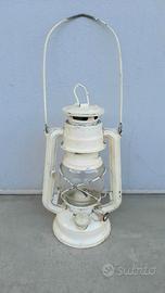 Lampada lanterna ad olio vintage