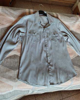 Camicia bianca e nera