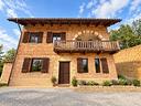 rustico-casale-di-207-m²-con-4-locali-a-camerano