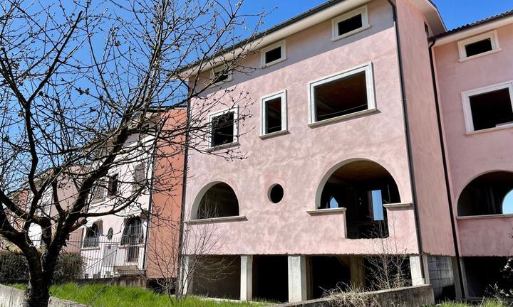 Villa a schiera L'Aquila [GRE442VRG]