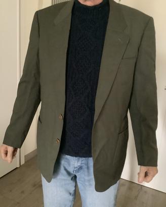 Completo elegante uomo verde oliva