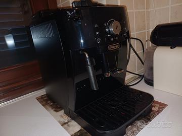 De Longhi Magnifica S macchina per caffé