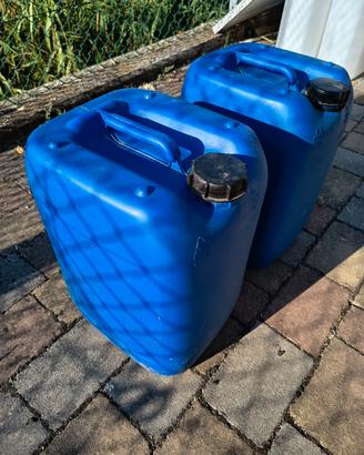 6 taniche da 25 litri usate per gasolio