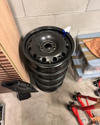 Cerchi in ferro originali Volkswagen VW 16” 5 fori