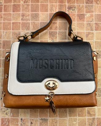 Borsa a tracolla con dettaglio Moschino e charms