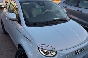 Fiat 500e 42,5 kw garanzia inclusa.