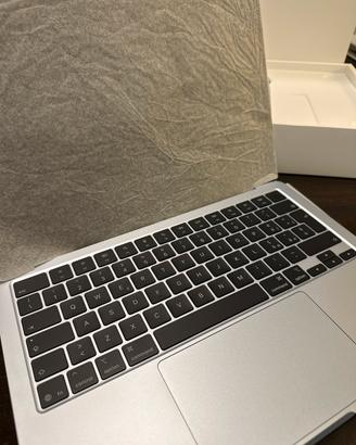 Macbook air 13” 2025 M4 16gb 256gb