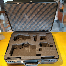 Valigetta con divisori di gommapiuma