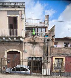 Casa indipendente con garage zona centro