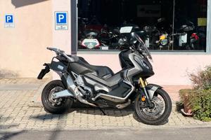 Honda X-ADV 750 travel + promo