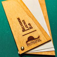 Portamenu in legno personalizzati