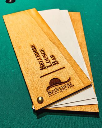 Portamenu in legno personalizzati
