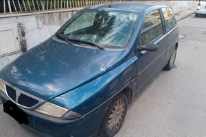 Auto Lancia Y