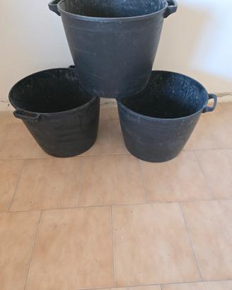 secchio macerie inerti e muratori