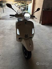 Vespa 300 gts