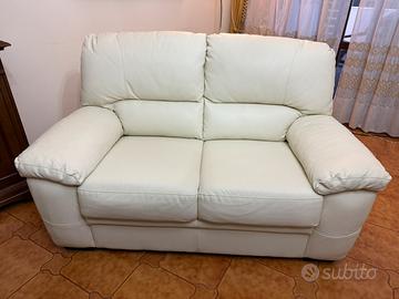 Divano in pelle bianca