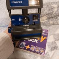 Macchina fotografica istantanea vintage 