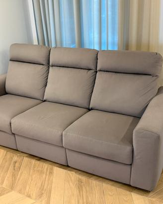 Divano come nuovo elegante comodo