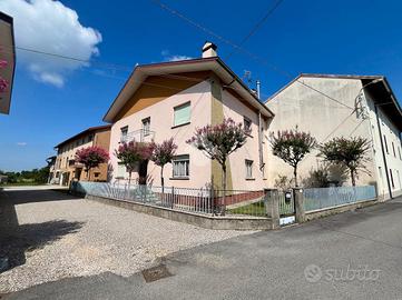 CASA SEMINDIPENDENTE A BASILIANO