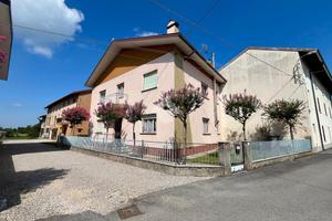 CASA SEMINDIPENDENTE A BASILIANO