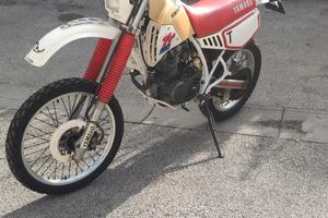 moto Yamaha TT350