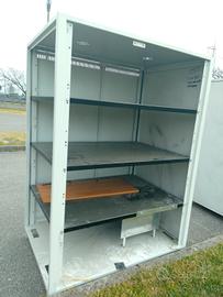 scaffali per batterie auto 