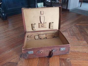 Valigia da viaggio vintage 
antiquariato di inizio
